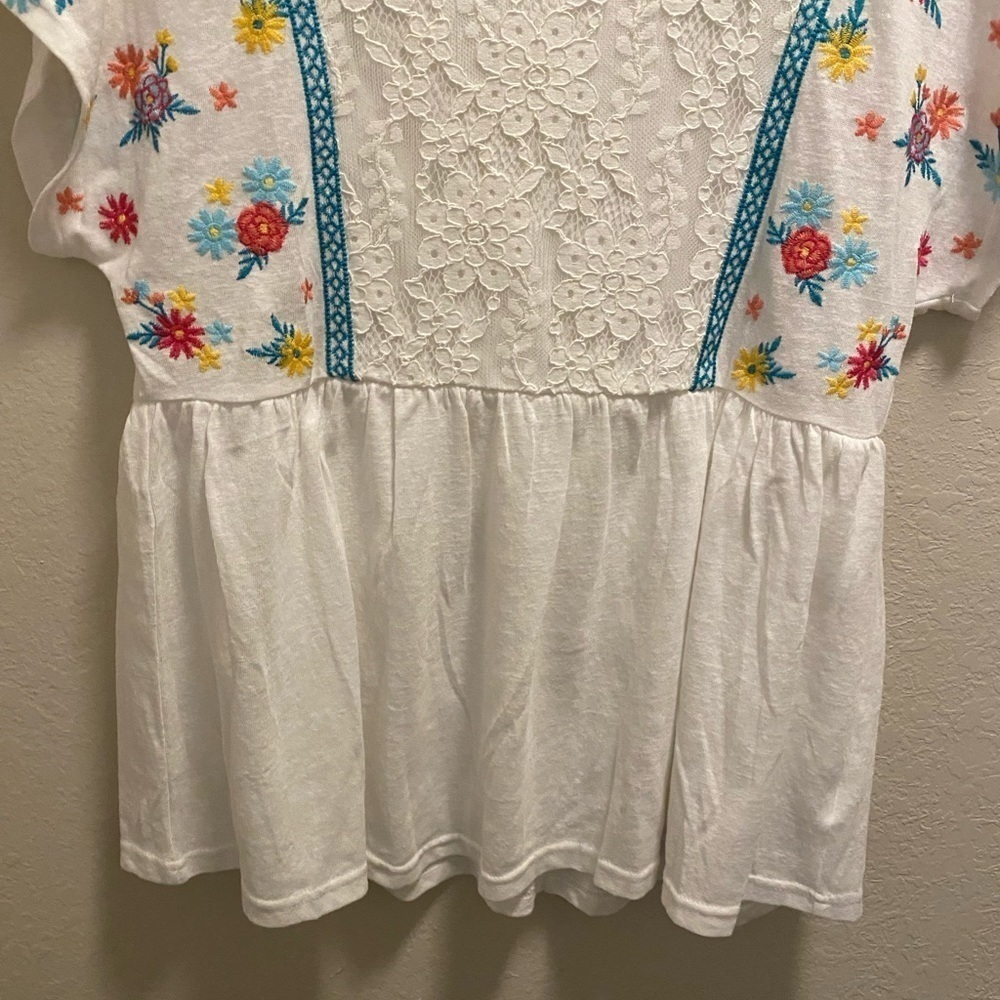 Savanna Jane Short Sleeve Floral Embroidered Babydoll Top With Lace Detailing - Picture 7 of 9
